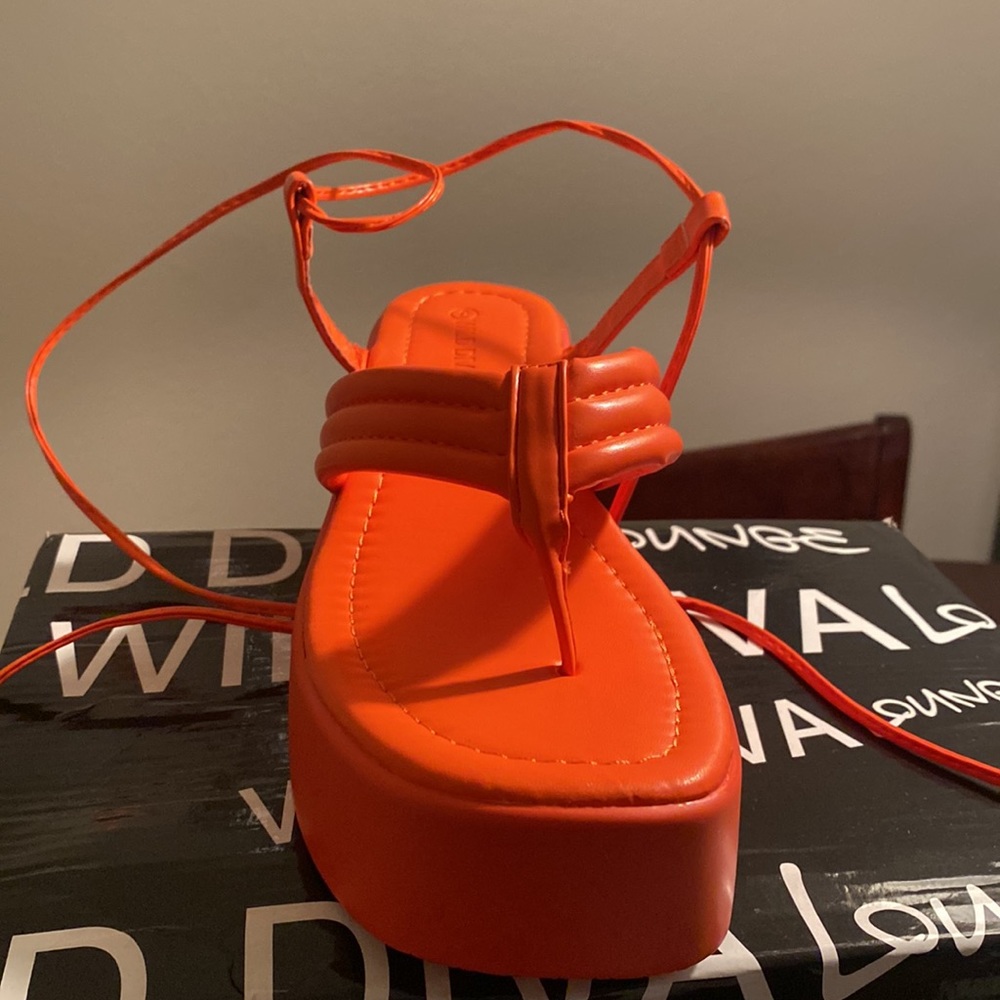 Orange platform - Picture 2 of 3